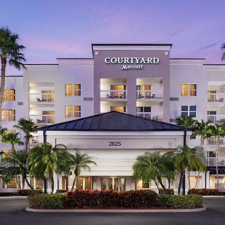 Courtyard By Marriott Miami Aventura Mall Exterior photo
