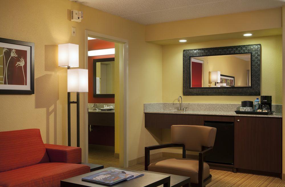 Courtyard By Marriott Miami Aventura Mall Exterior photo