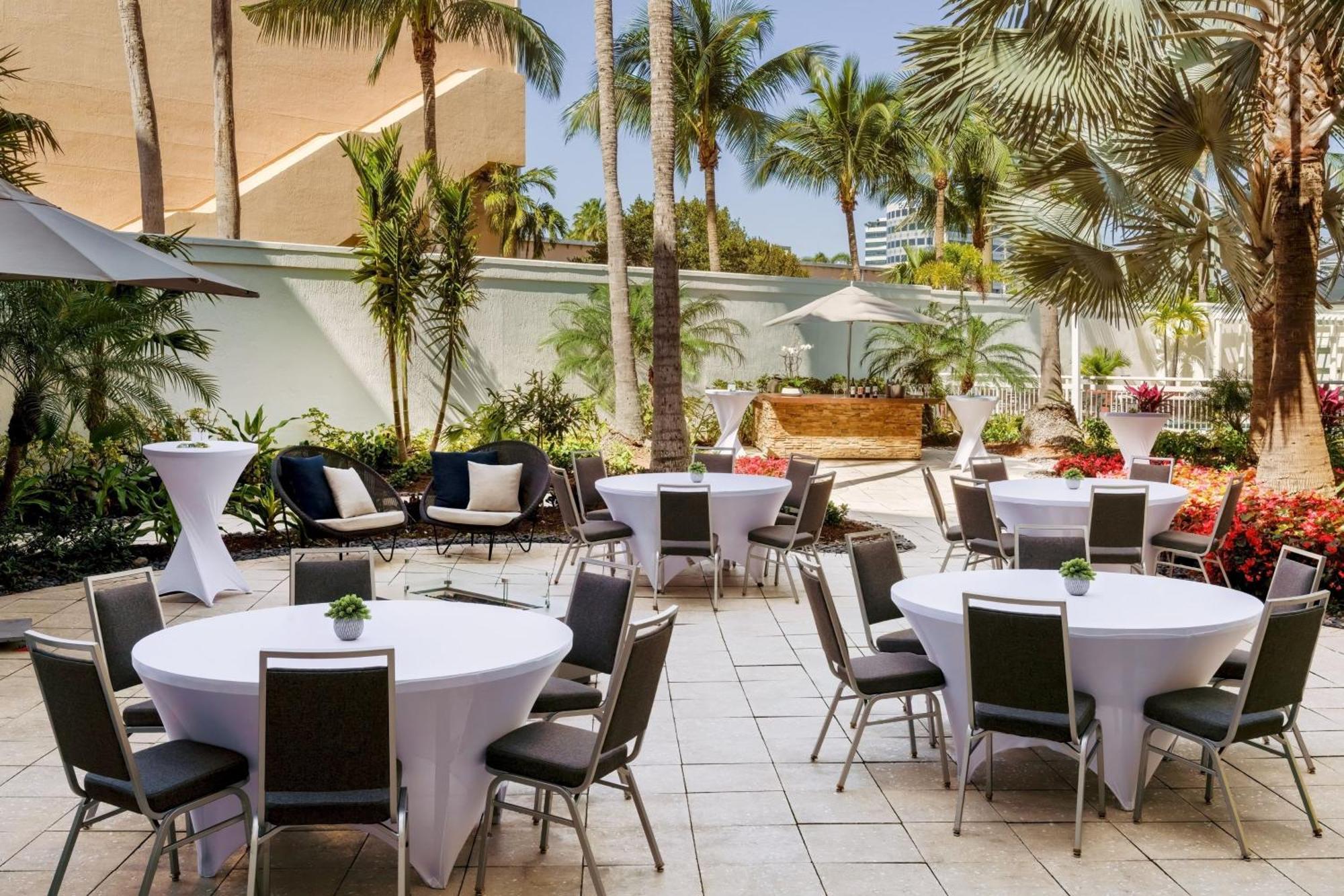 Courtyard By Marriott Miami Aventura Mall Exterior photo