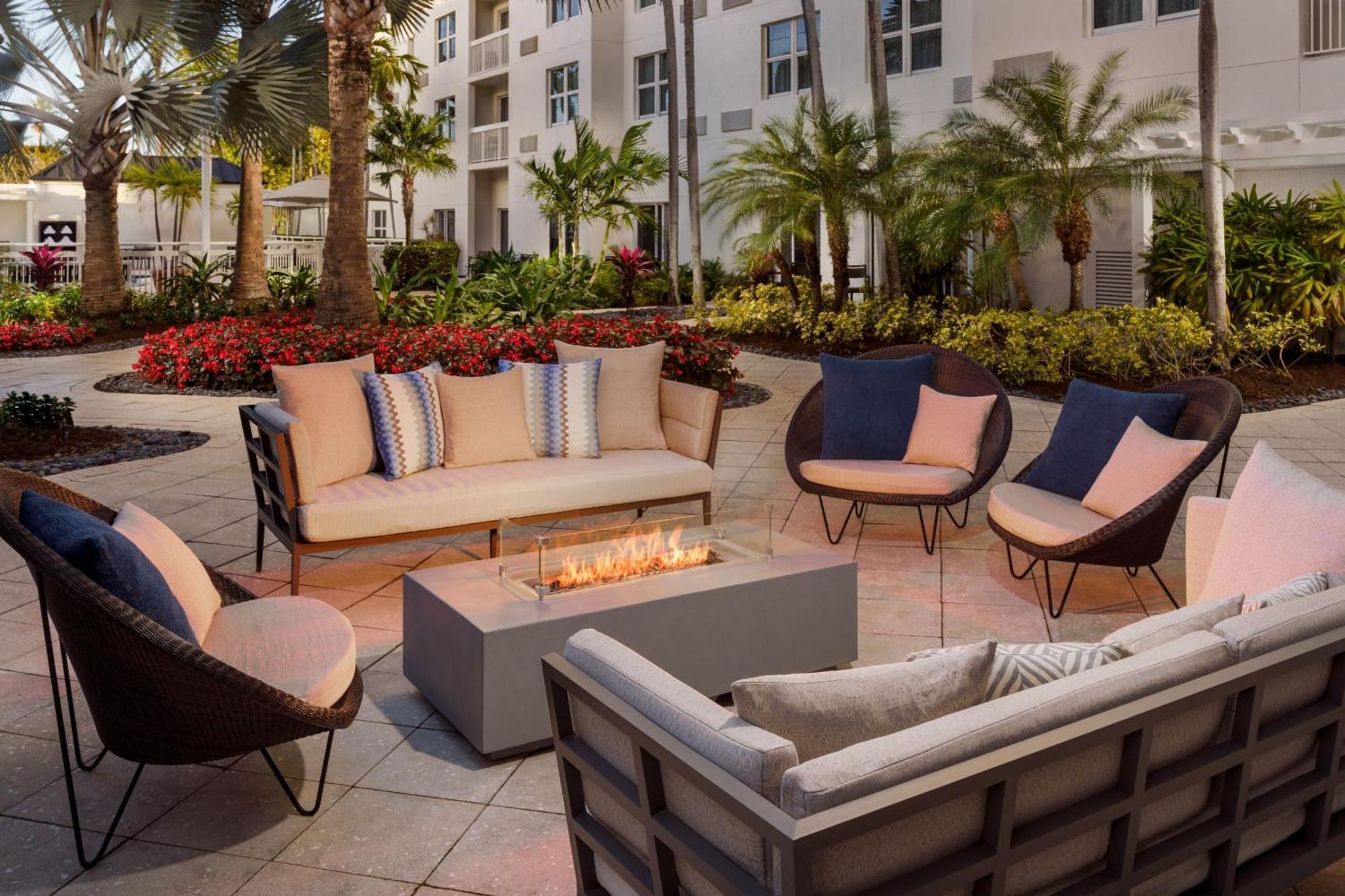 Courtyard By Marriott Miami Aventura Mall Exterior photo