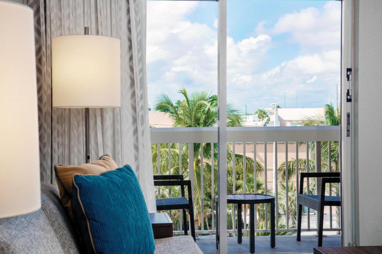 Courtyard By Marriott Miami Aventura Mall Exterior photo